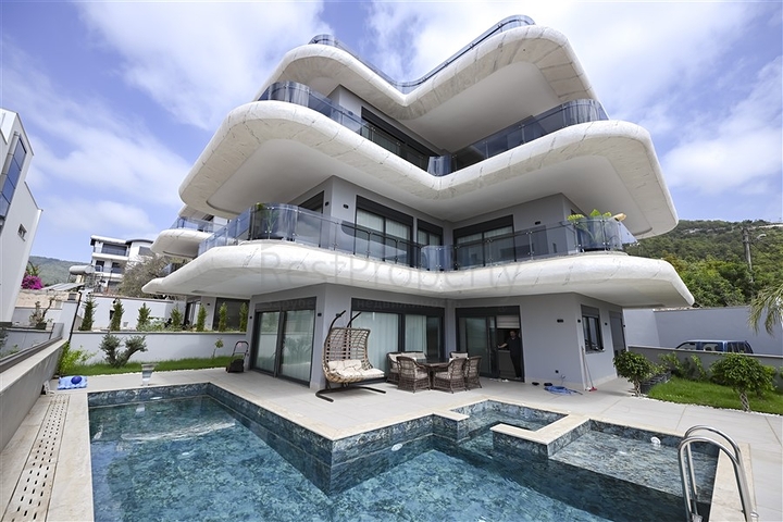 فيلا في موقع فريد في قلب ألانيا