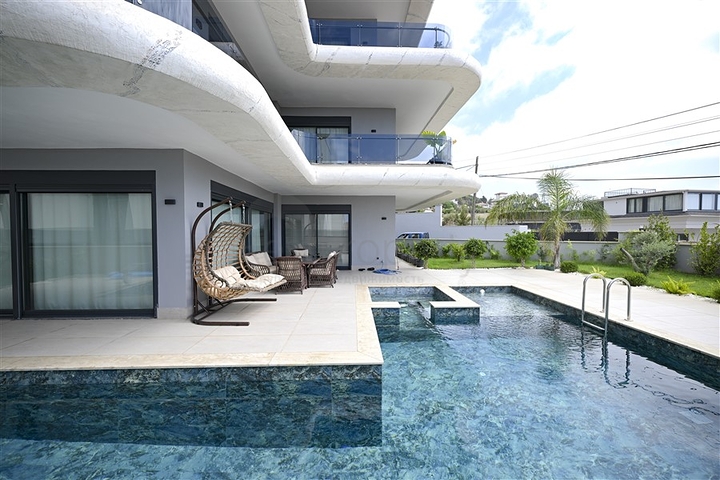 فيلا في موقع فريد في قلب ألانيا