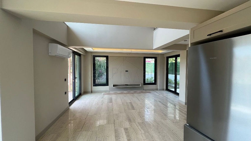 فيلا 3+1 في منطقة فتحية 