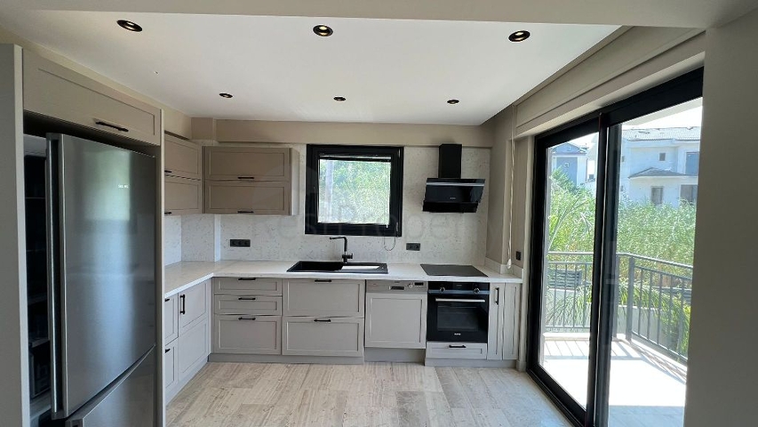 فيلا 3+1 في منطقة فتحية 