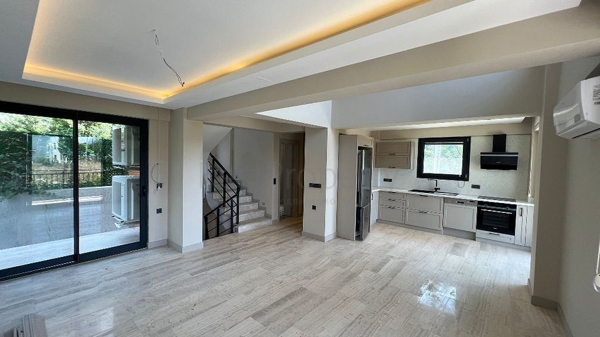 فيلا 3+1 في منطقة فتحية 