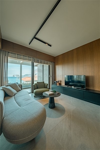 مجمع متميز عند سفح القلعة في ألانيا