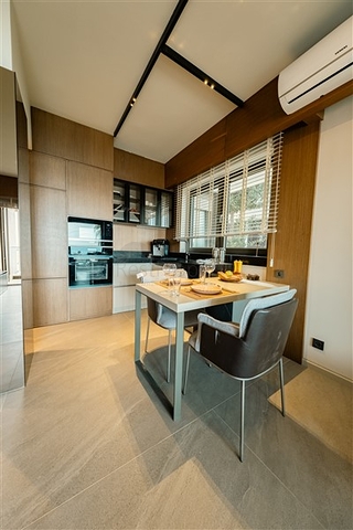 مجمع متميز عند سفح القلعة في ألانيا