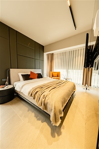 مجمع متميز عند سفح القلعة في ألانيا