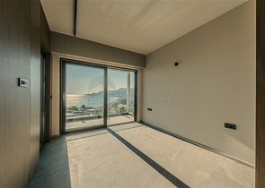 مجمع متميز عند سفح القلعة في ألانيا