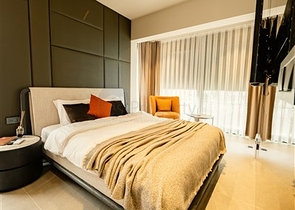 مجمع متميز عند سفح القلعة في ألانيا