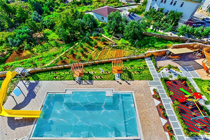 شقة جديدة 1+1 على البحر في منطقة توسمور