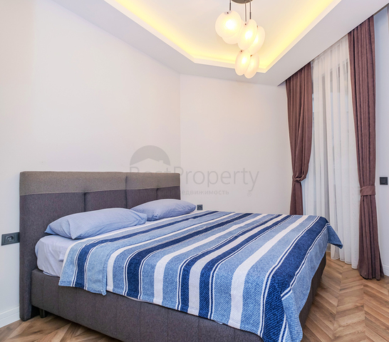 شقة في مجمع متميز على السطر الأول 