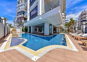 شقة في مجمع متميز على السطر الأول 