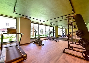 شقة في مجمع متميز على السطر الأول 