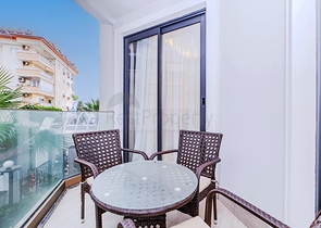 شقة في مجمع متميز على السطر الأول 