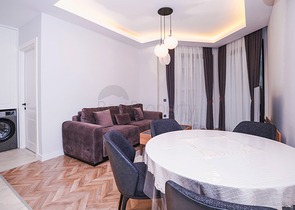 شقة في مجمع متميز على السطر الأول 