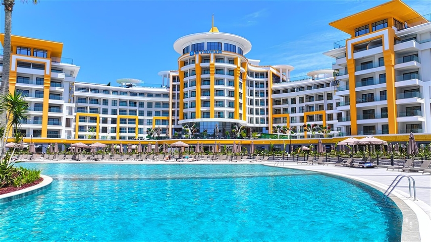 شقة 1+1 مطلة على البحر في مجمع من الدرجة الممتازة 