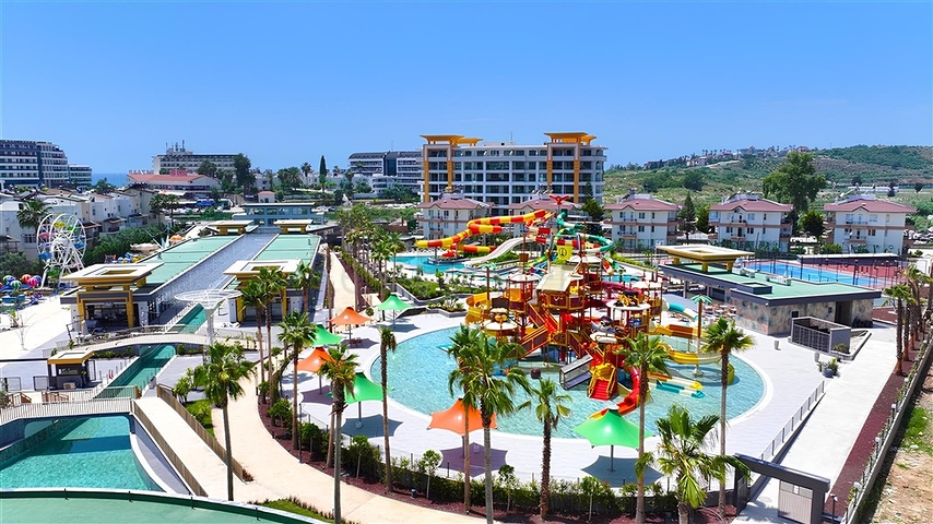 شقة 1+1 مطلة على البحر في مجمع من الدرجة الممتازة 