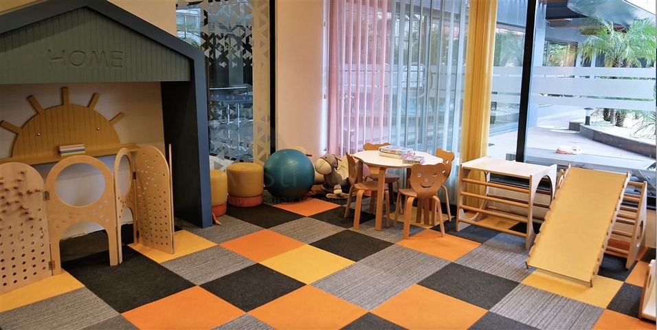 2 + 1 حديقة دوبلكس في كيستل 