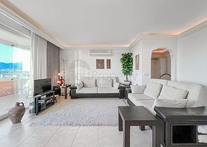 شقة مريحة من غرفتي نوم على بعد 150 متر من البحر