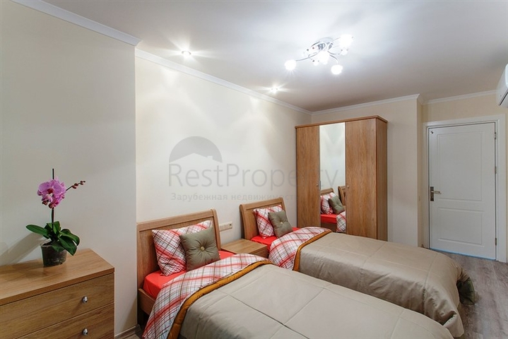 مجمع سكني على الطراز الحديث الذي يقع مباشرة على ساحل البحر الأبيض المتوسط في منطقة كارجي جاك – ألانيا