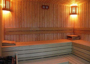 مجمع سكني على الطراز الحديث الذي يقع مباشرة على ساحل البحر الأبيض المتوسط في منطقة كارجي جاك – ألانيا