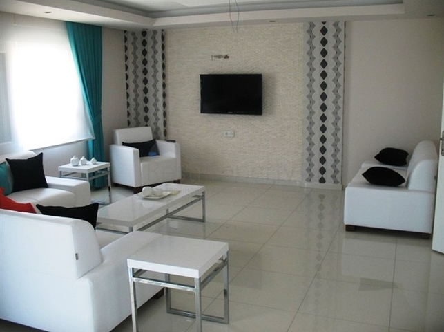 شقق مطلة على البحر في سيدا في مجمع مع مسبح