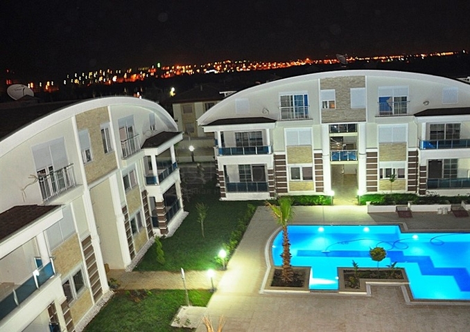 شقق مطلة على البحر في سيدا في مجمع مع مسبح