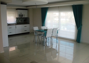 شقق مطلة على البحر في سيدا في مجمع مع مسبح