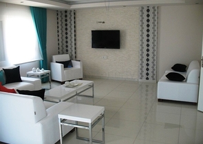 شقق مطلة على البحر في سيدا في مجمع مع مسبح