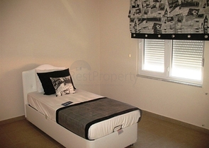 شقق مطلة على البحر في سيدا في مجمع مع مسبح