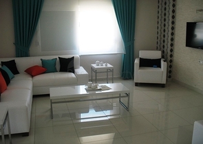 شقق مطلة على البحر في سيدا في مجمع مع مسبح