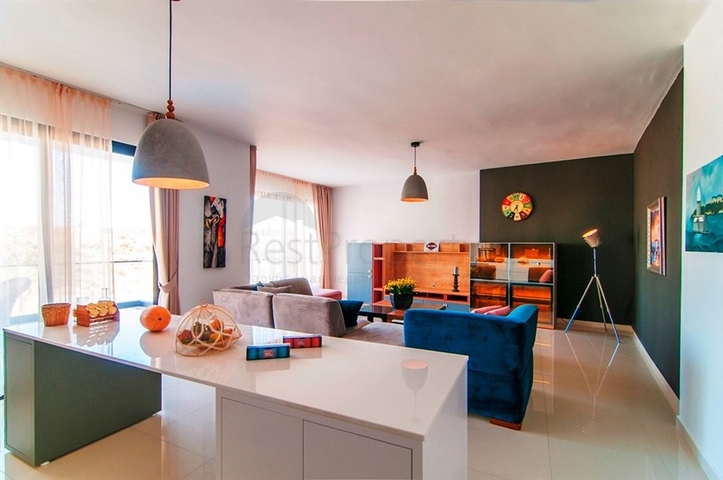 شقق بمساحات واحجام مختلفة للبيع 