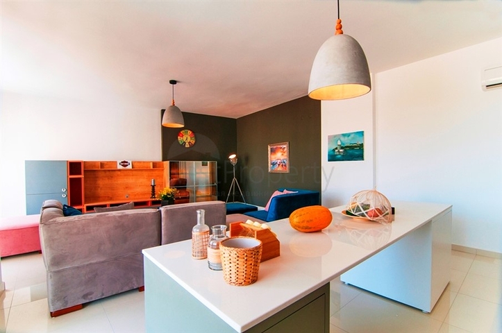 شقق بمساحات واحجام مختلفة للبيع 