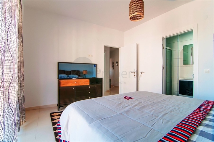 شقق بمساحات واحجام مختلفة للبيع 