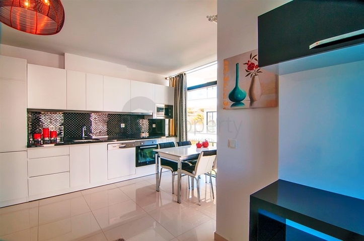 شقق بمساحات واحجام مختلفة للبيع 