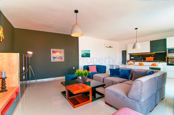 شقق بمساحات واحجام مختلفة للبيع 