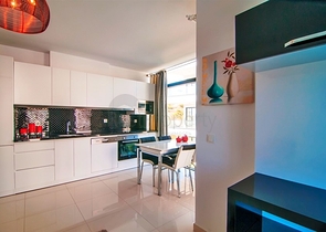 شقق بمساحات واحجام مختلفة للبيع 