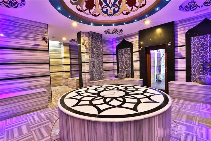 مشروع استثماري مع شاطئه الخاص