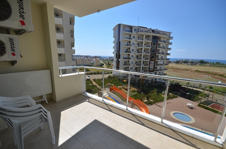 مشروع استثماري مع شاطئه الخاص