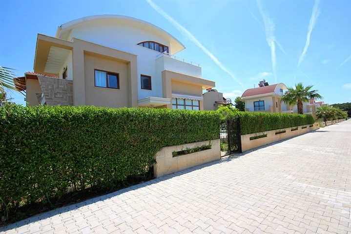 فيلا واسعة للبيع في بيليك من المالك مباشرة 