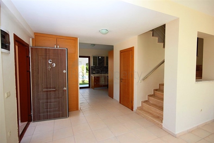 فيلا واسعة للبيع في بيليك من المالك مباشرة 