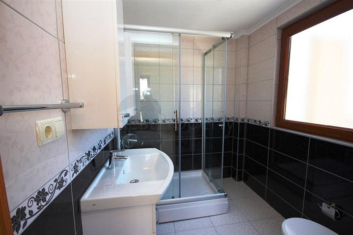 فيلا واسعة للبيع في بيليك من المالك مباشرة 