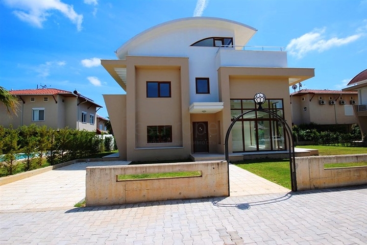 فيلا واسعة للبيع في بيليك من المالك مباشرة 