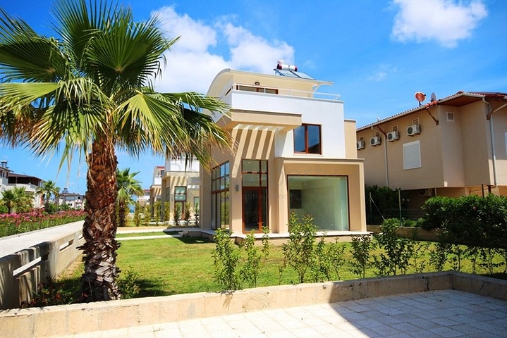 فيلا واسعة للبيع في بيليك من المالك مباشرة 