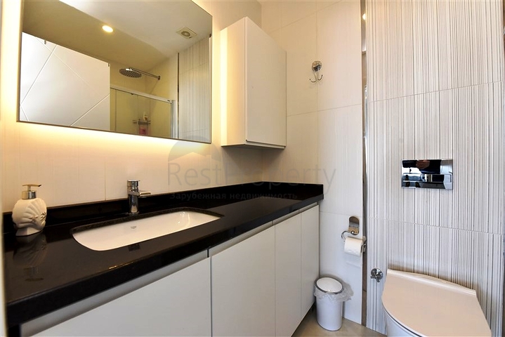 شقة من غرفتي نوم مع إطلالة بانورامية على البحر