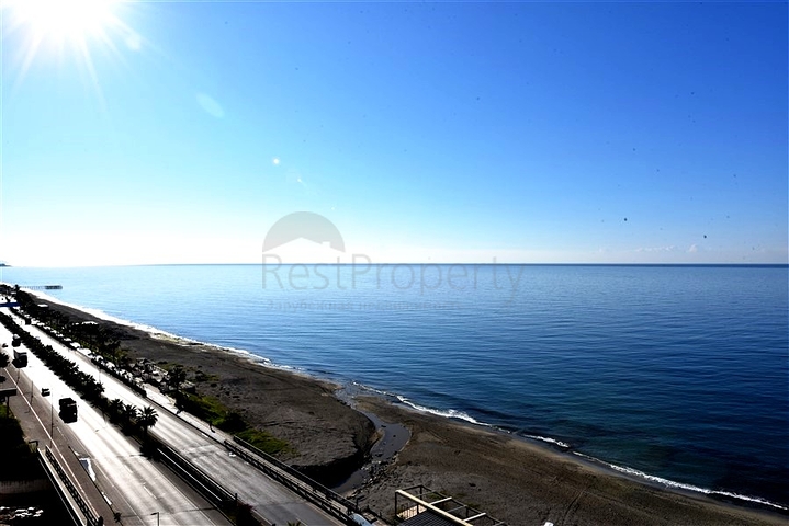 شقة من غرفتي نوم مع إطلالة بانورامية على البحر