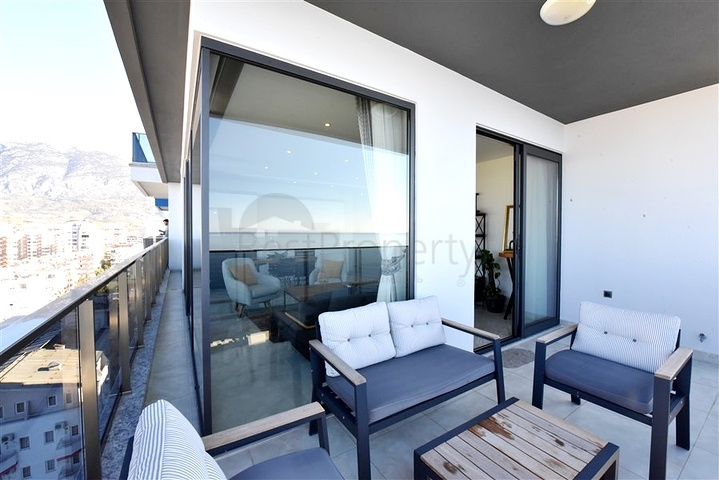 شقة من غرفتي نوم مع إطلالة بانورامية على البحر