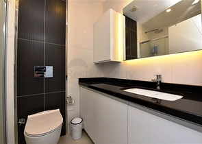 شقة من غرفتي نوم مع إطلالة بانورامية على البحر