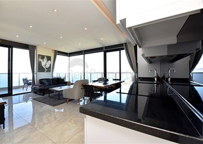 شقة من غرفتي نوم مع إطلالة بانورامية على البحر