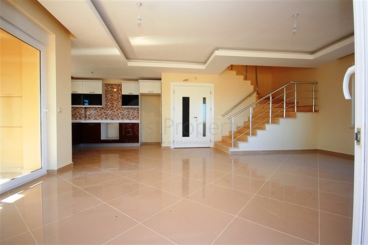 فيلا بثلاثة طوابق في بيليك 