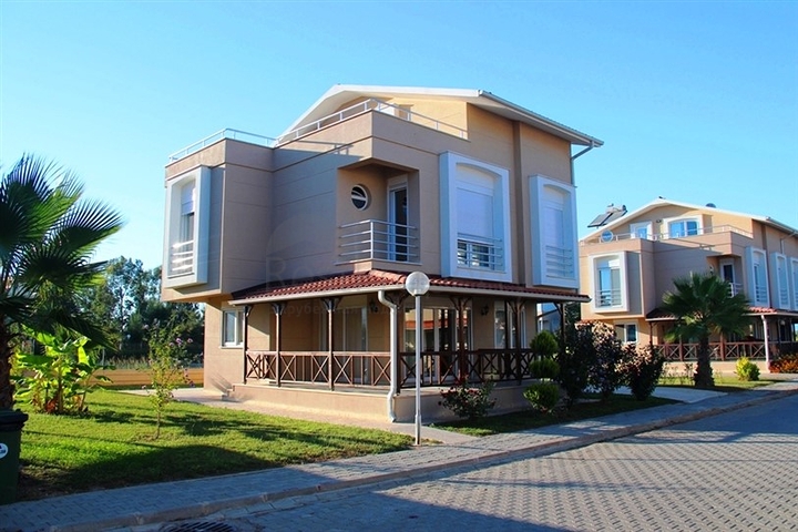 فيلا بثلاثة طوابق في بيليك 