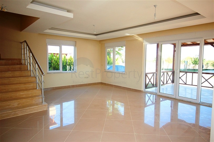 فيلا بثلاثة طوابق في بيليك 