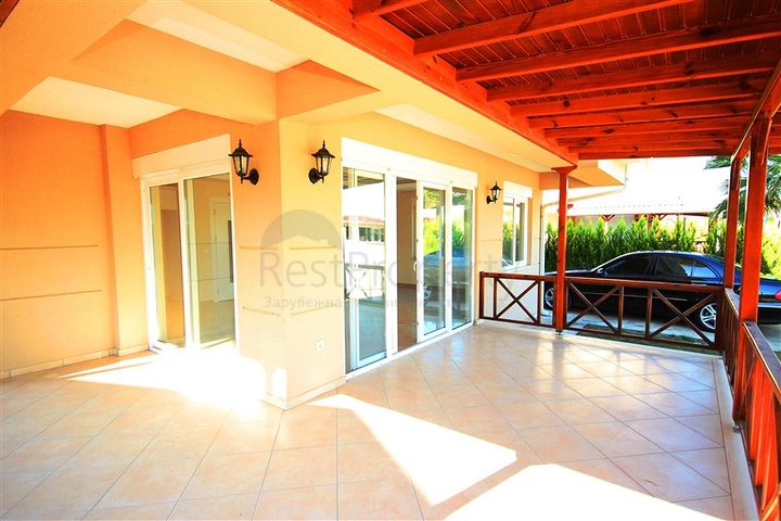 فيلا بثلاثة طوابق في بيليك 